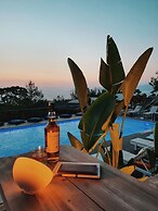 Rocas Roja Beach Hotel