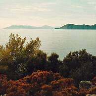 Rocas Roja Beach Hotel