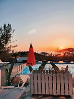 Rocas Roja Beach Hotel