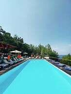 Rocas Roja Beach Hotel