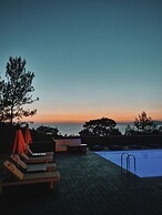 Rocas Roja Beach Hotel