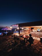 Rocas Roja Beach Hotel