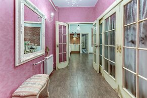 Apartments Vesta by Kazansky Cathedral