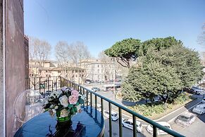 HI River View apartment