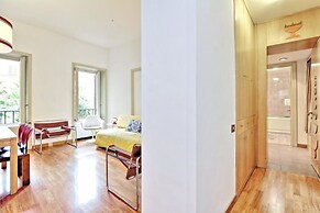 Unique Grand Trevi Fountain Apartment