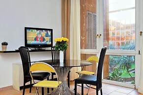 Unique Grand Trevi Fountain Apartment