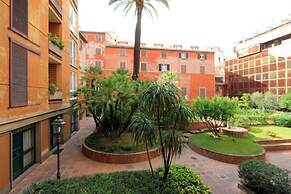 Unique Grand Trevi Fountain Apartment