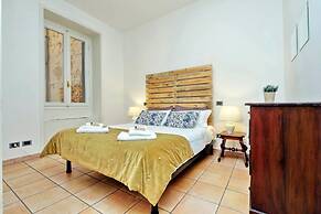 Unique Grand Trevi Fountain Apartment