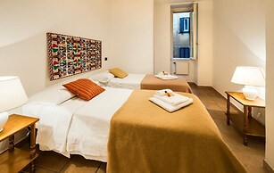 Unique Grand Trevi Fountain Apartment