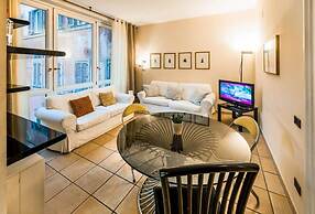 Unique Grand Trevi Fountain Apartment