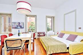 Unique Grand Trevi Fountain Apartment