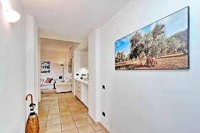 Unique Grand Trevi Fountain Apartment