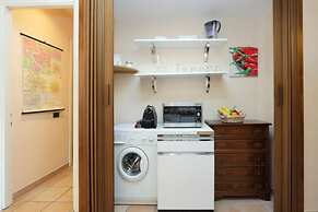 Unique Grand Trevi Fountain Apartment