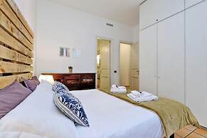 Unique Grand Trevi Fountain Apartment