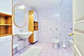 Unique Grand Trevi Fountain Apartment