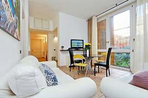 Unique Grand Trevi Fountain Apartment