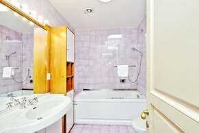 Unique Grand Trevi Fountain Apartment