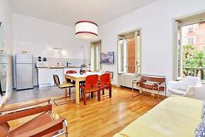 Unique Grand Trevi Fountain Apartment