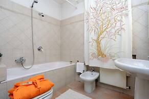 Unique Grand Trevi Fountain Apartment