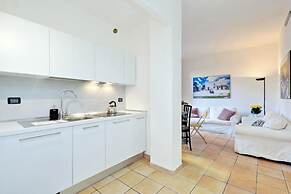 Unique Grand Trevi Fountain Apartment