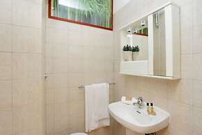 Unique Grand Trevi Fountain Apartment