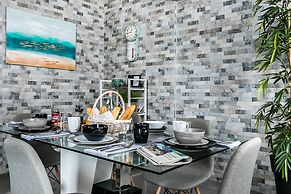 Diaphanous Urban Apartment