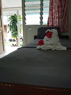 Tropicana Motel & Backpackers