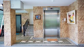 Donald Service Apartment