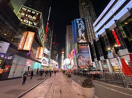 Ny Finest Luxury Apartment