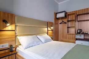 Cronwell Nika Center