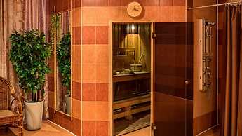 Cronwell Nika Center