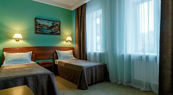 Cronwell Nika Center