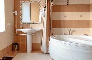 Cronwell Nika Center