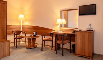 Cronwell Nika Center