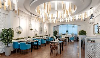 Cronwell Nika Center