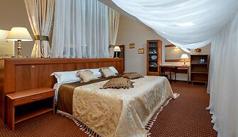 Cronwell Nika Center