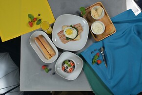 Cronwell Nika Center