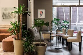 ZUR Studios & Suites