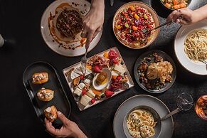 ZUR Studios & Suites