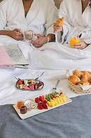 ZUR Studios & Suites