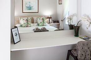 Wellington Country House