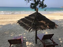 Lagoon Ngapali Beach Lodge