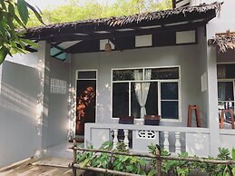 Lagoon Ngapali Beach Lodge