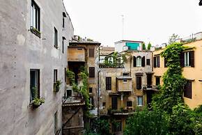 A World Aparts - Torre Argentina Apartments