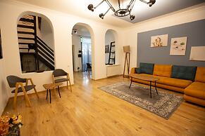 Veranda House on Samreklo 25