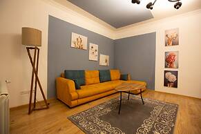 Veranda House on Samreklo 25