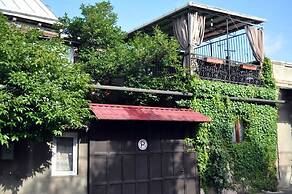 Veranda House on Samreklo 25