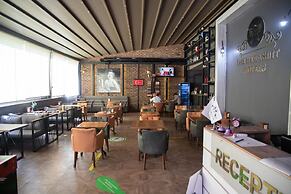 The Hera Suit Hotels