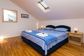 Apartments Miramare & Campara