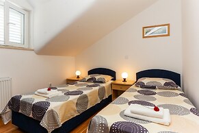 Apartments Miramare & Campara